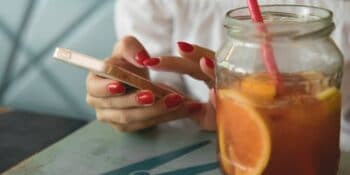 ¿Por qué no debemos pintarnos las uñas en tiempos de Covid-19?